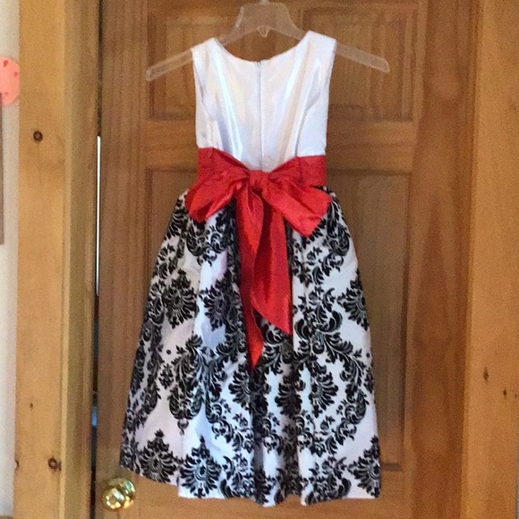 Dress - Picture 2 of 3